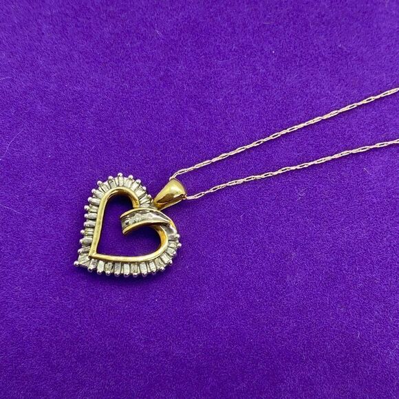 💛 Vintage 10k Gold Diamond Heart Necklace - Picture 1 of 4